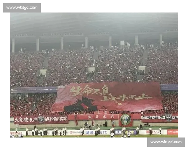 苏超焦点战:南京徐州 1-1 燃情战平 6 万球迷见证传奇回归 苏超焦点战:南京徐州 1-1 燃情战平 6 万球迷见证传奇回归